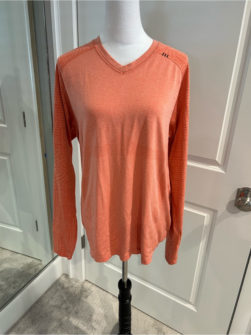 lululemon Metal Vent Tech Long Sleeve V-Neck Shirt, Mens, Sz M